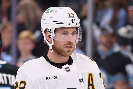 Bruins F Elias Lindholm (lower body) out multiple weeks