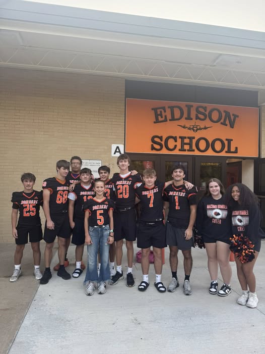 Edison kids LOVED having the Bomber football team and cheerleaders greeting them this morning. Good luck tonight to our…