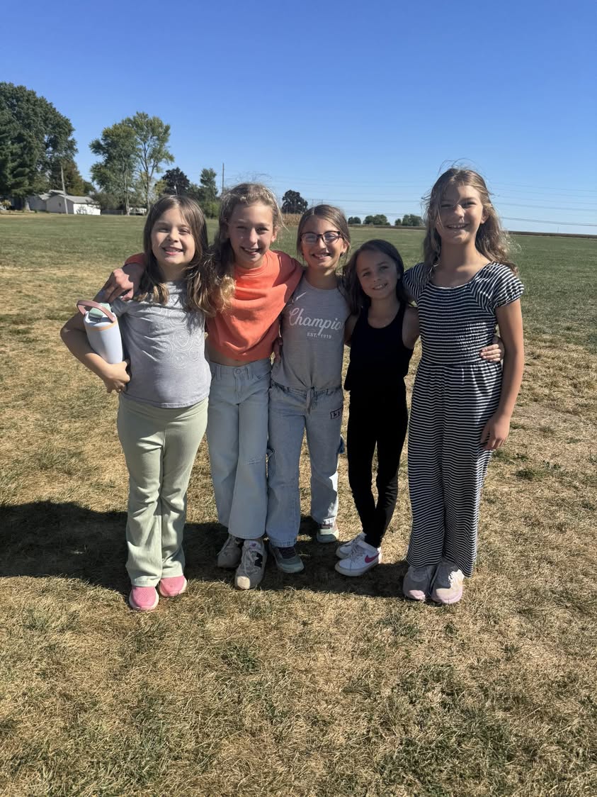 These Smiles are the best!! Edison kiddos enjoying this beautiful Wednesday at recess time. #MAC185 #edison #3rdgrade