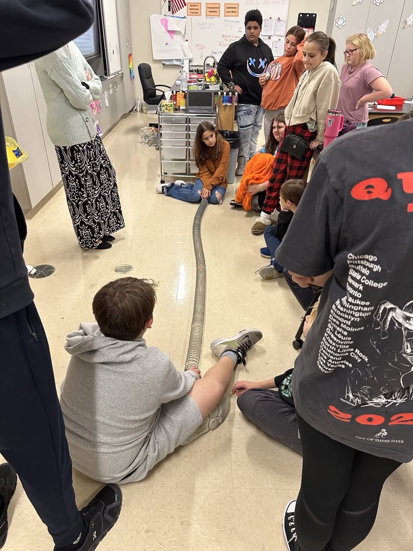 “7th grade used our giant slinky to learn how earthquake waves move through the curst”  #MAC185   #MacombMiddleSchool…
