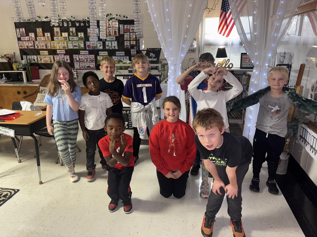 Today students wore something from their favorite sports team to “Team Up to Make Good Choices” for Red Ribbon Week!