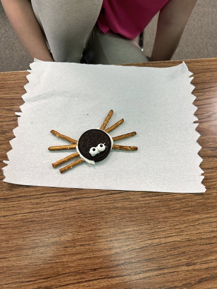 Mrs. Crabtree’s class made spider cookies. 🕷️ #MAC185 #edisonbombers #wow