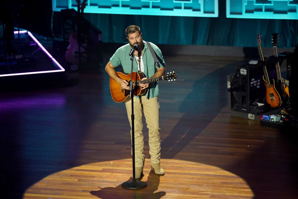 From ‘Bar None’ to ‘Mess with Missing You’: Jordan Davis Breaks Down His Latest Songs on Backstage Country