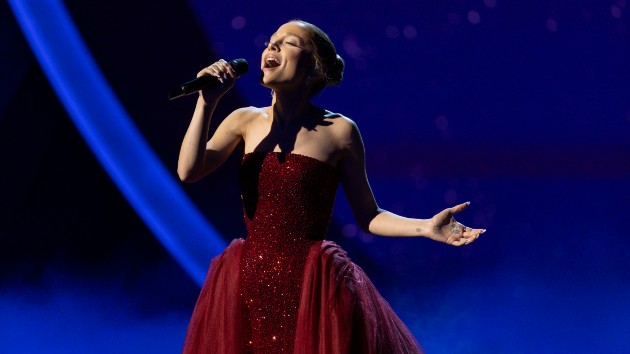 Ariana Grande goes from Glinda blond back to brown