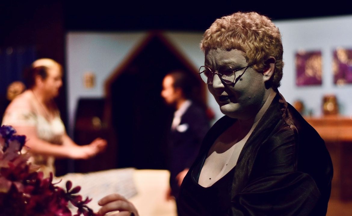 Wife after Death: “Blithe Spirit,” at the Playcrafters Barn Theatre through November 2