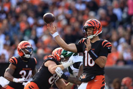 Bengals QB Joe Flacco active, DE Trey Hendrickson out vs. Bears