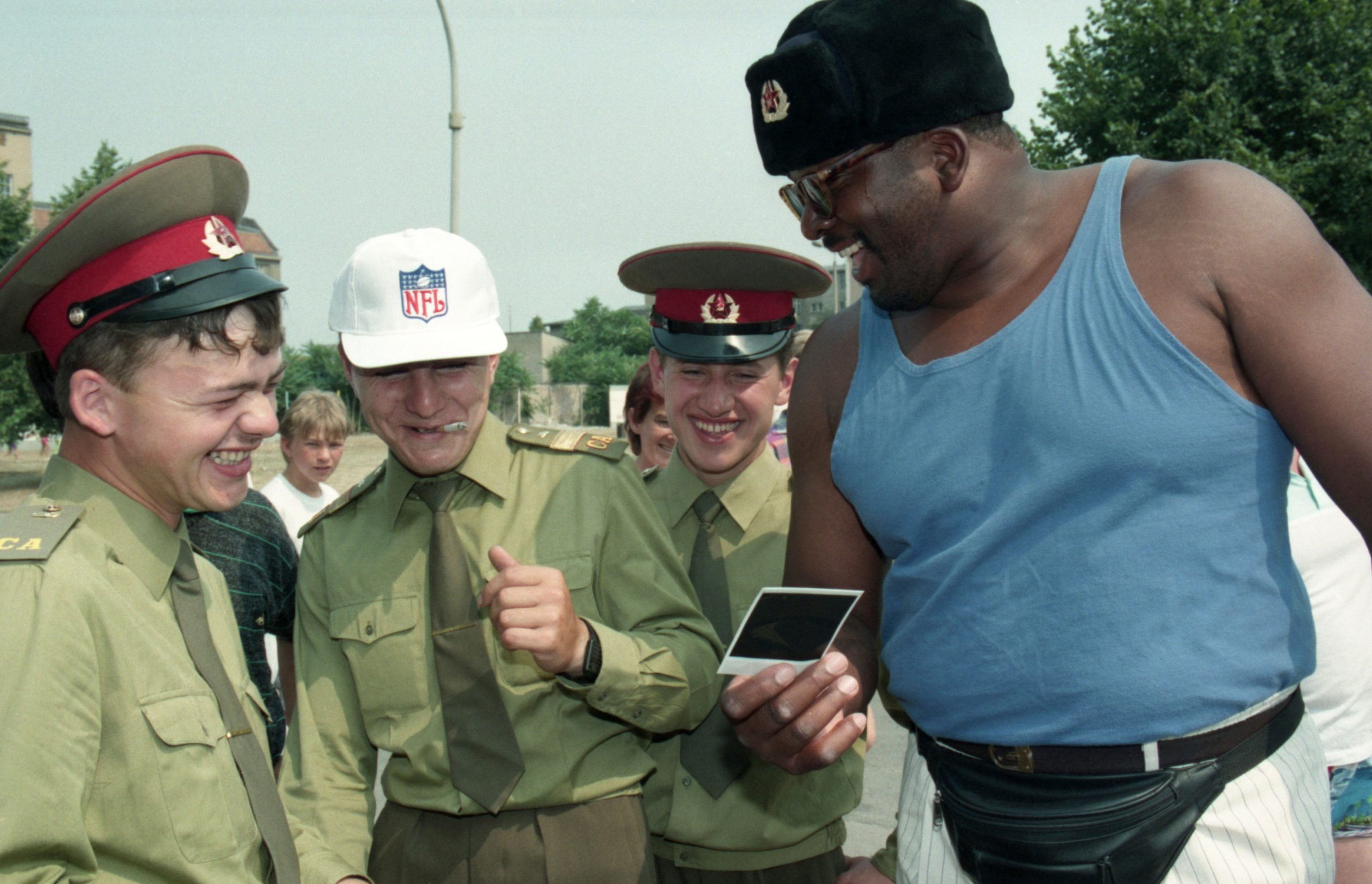 Soviet soldiers and chunks of the Wall: NFL’s first visit to Berlin came as the Cold War ended