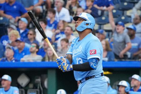 Royals award C Salvador Perez new two-year contract