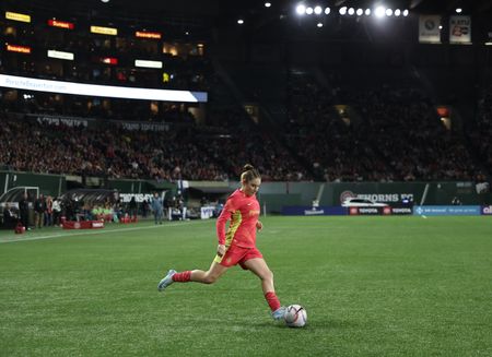 Thorns sign leading goal scorer Olivia Moultrie to extension