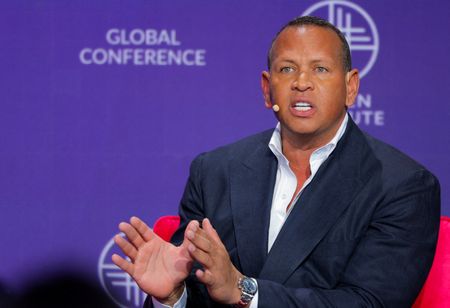 Baseball-Yankees’ great A-Rod calls Dodgers ‘gold standard’