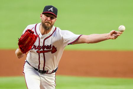 Braves exercise $18M option to retain LHP Chris Sale for 2026