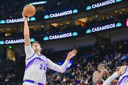 Report: Jazz C Walker Kessler (torn labrum) out for season