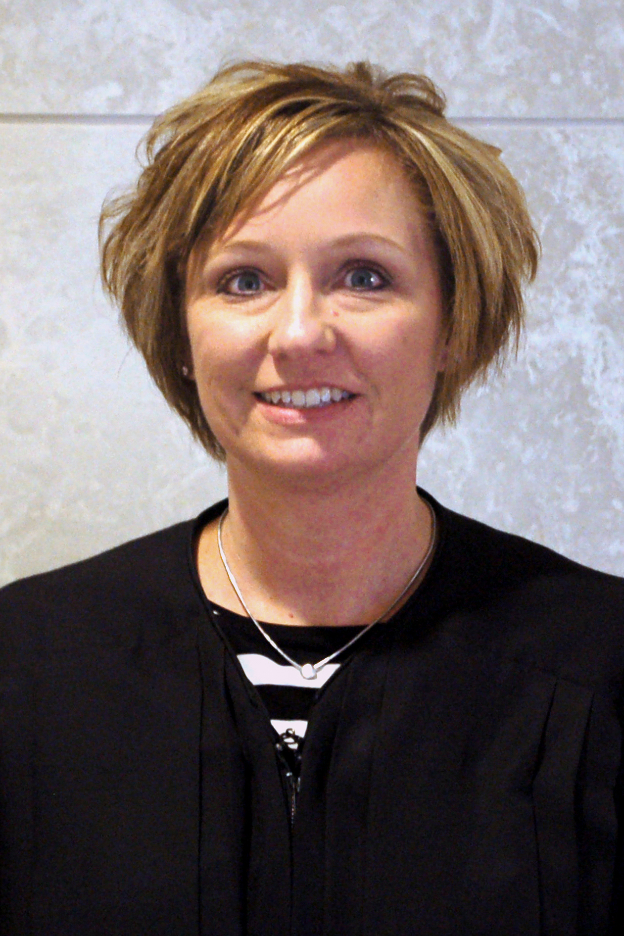 Powerful Iowa judge charged with OWI after witnesses say she drove wrong way on highway