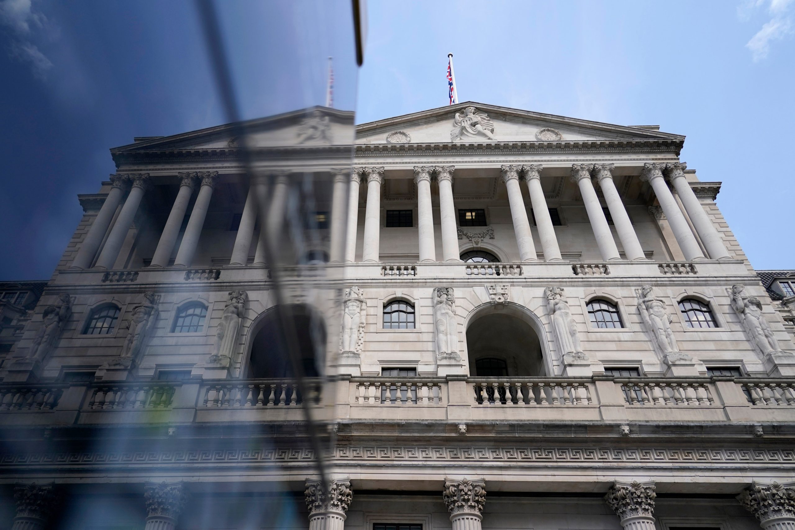 Bank of England keeps key interest rate unchanged at 4% as inflation remains markedly above target