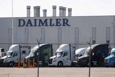 Daimler Truck posts 40% drop in quarterly profit, but keeps annual forecasts