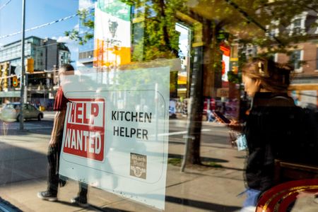 Canada’s job market surprisingly expands, unemployment falls in October