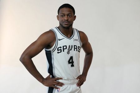 Spurs PG De’Aaron Fox (hamstring) to make season debut Saturday