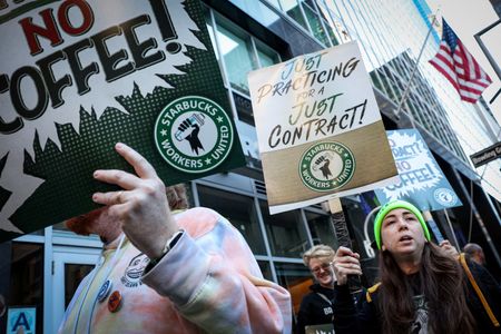 US lawmakers urge Starbucks CEO to restart union talks