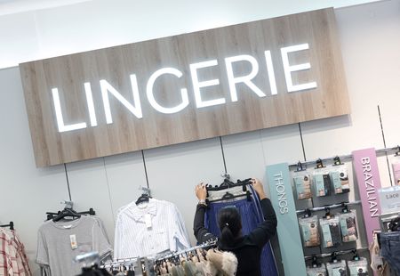 M&S shakes up fashion supply chain to spark online growth