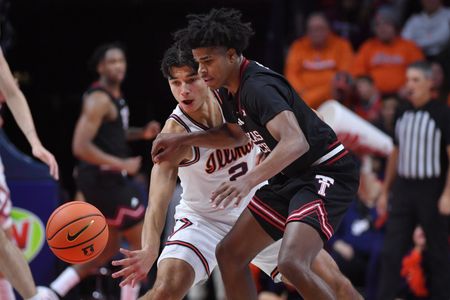 Top 25 roundup: No. 14 Illinois hangs on to beat No. 11 Texas Tech