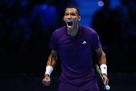 Tennis-Auger-Aliassime off the mark at ATP Finals with battling win over Shelton