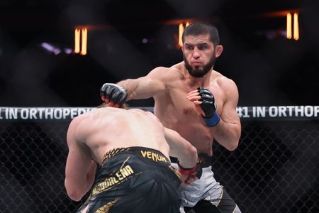 Mixed Martial Arts-Masterful Makhachev redraws UFC map with welterweight title win