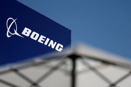 Boeing aims to smooth relations with buyers over 777X delays