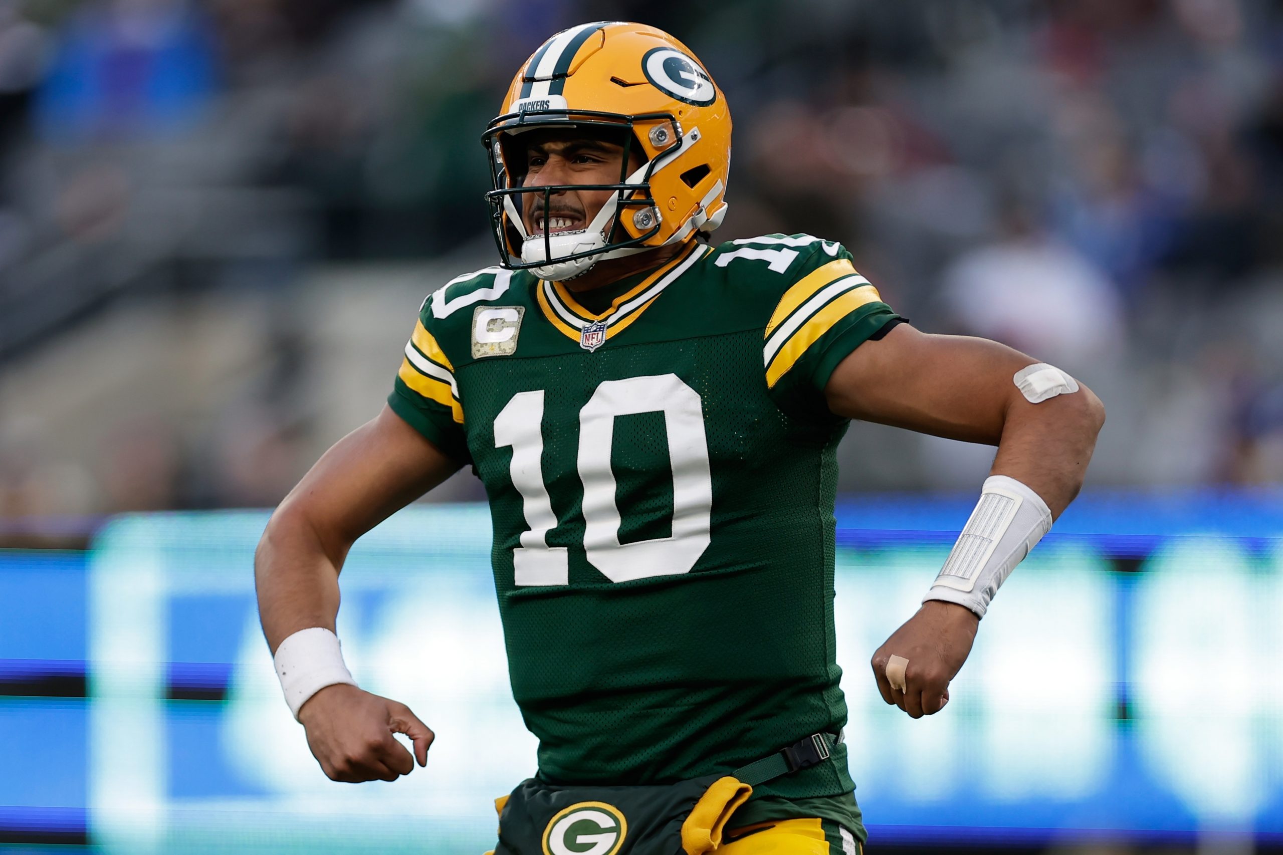 Jordan Love throws 2 TD passes as Packers beat Giants 27-20 to end their skid