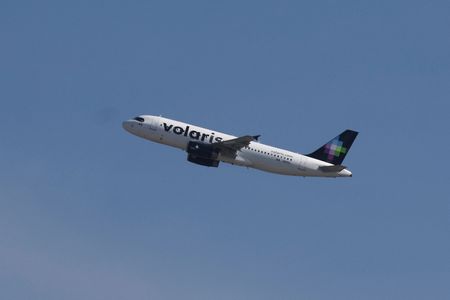 Mexico hands over some flight slots at capital airport from Mexican airlines to US carriers