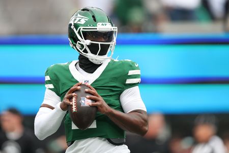 Reports: Jets replacing QB Justin Fields with Tyrod Taylor