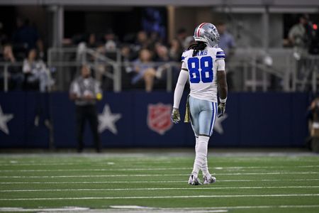 No explanation behind Cowboys WRs sitting out first drive vs. Raiders