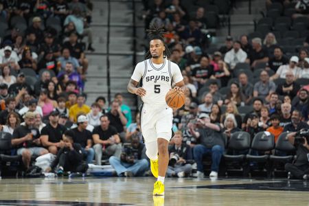 Report: Spurs standout Stephon Castle (hip) sidelined