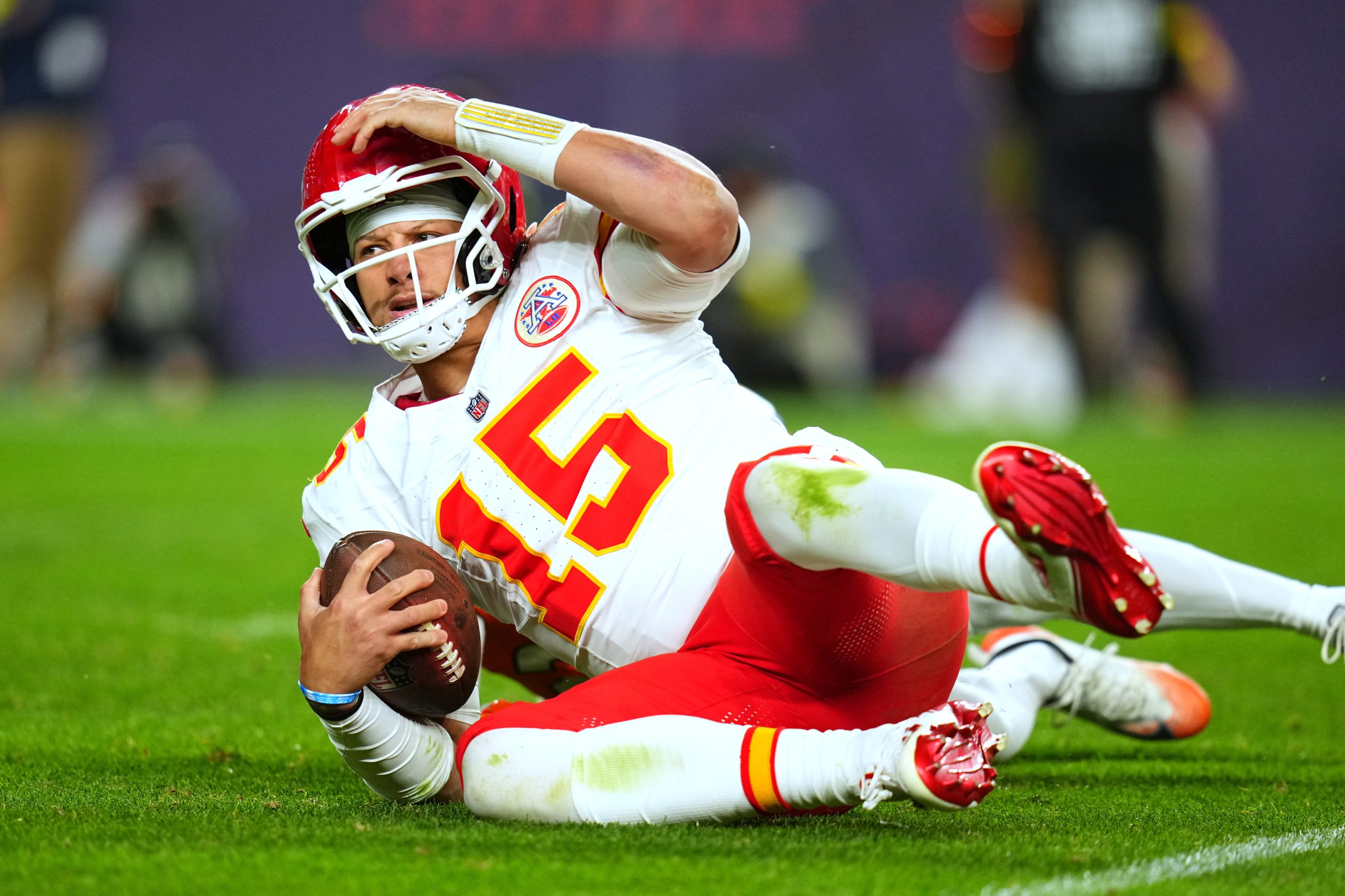 Chiefs went from 17-game win streak to 0-5 in close games. What happened?