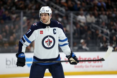 Jets captain Adam Lowry signs 5-year, $25M extension