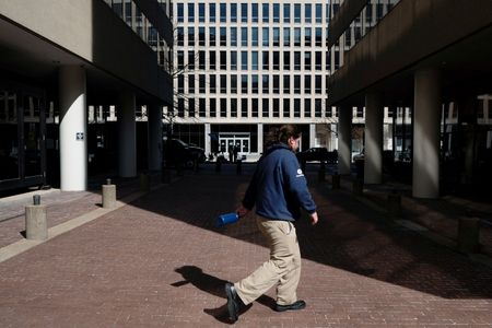 Trump administration aims to ease legal hurdles for government layoffs 