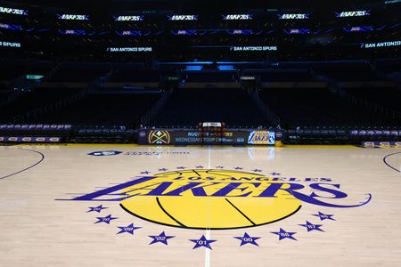 Reports: Lakers fire brothers Joey, Jesse Buss from front office