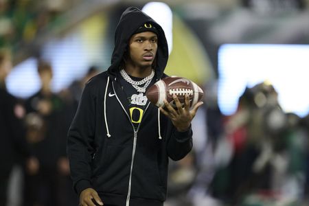 Report: No. 7 Oregon missing two WRs vs. No. 15 USC
