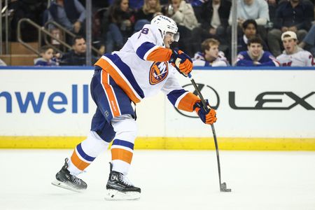Islanders D Alexander Romanov (shoulder) out 5-6 months