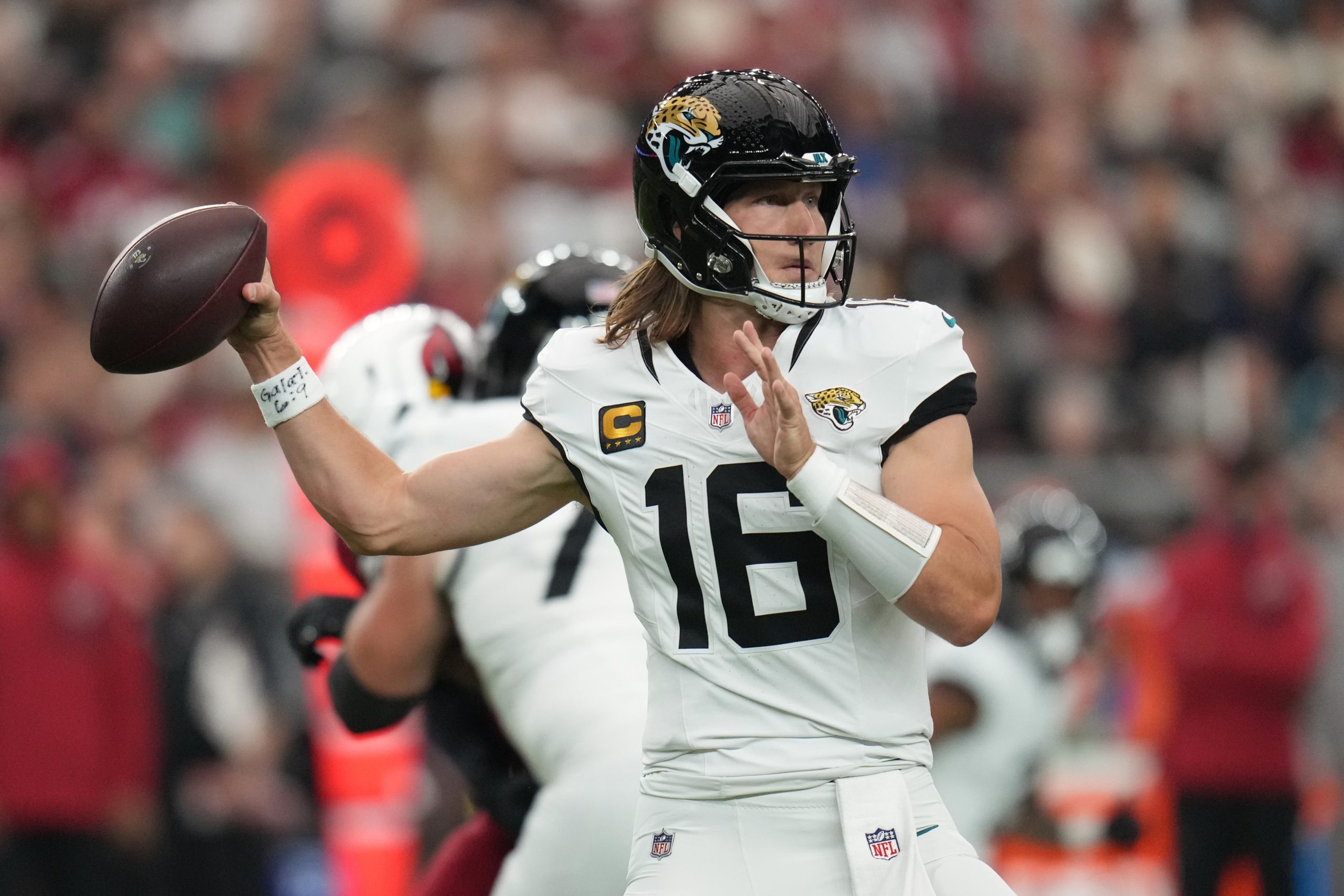 Lawrence throws 3 TD passes, Little kicks 52-yard FG in OT as Jaguars beat Cardinals 27-24