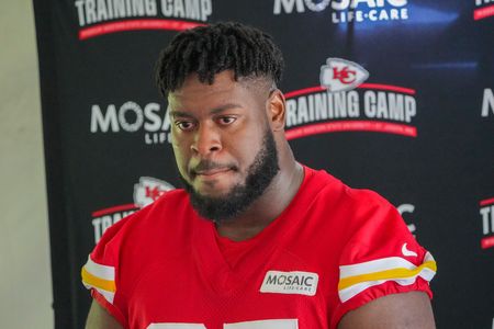 Report: Chiefs G Trey Smith to miss time with ankle injuries