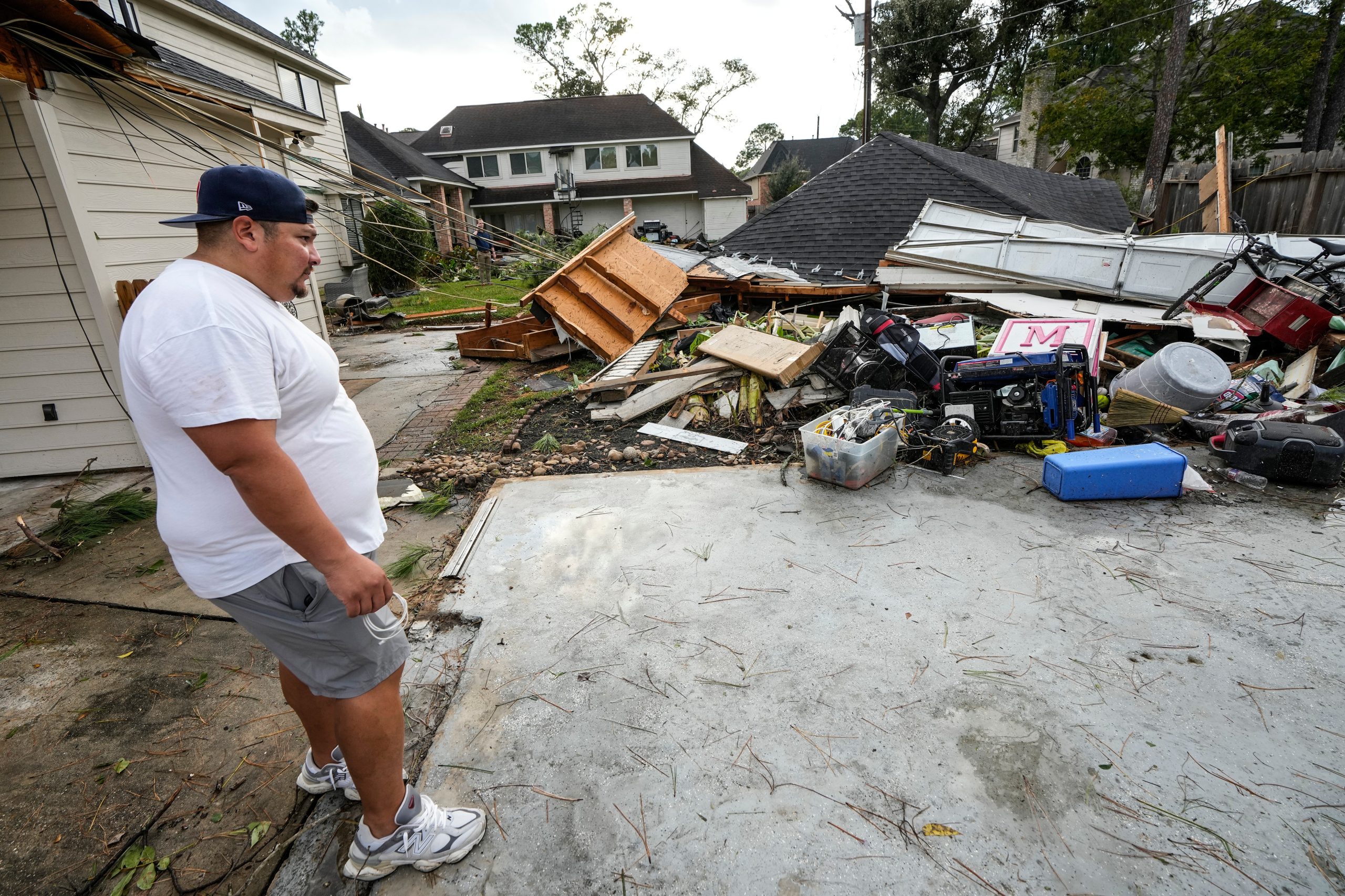 More than 100 homes damaged by tornado near Houston