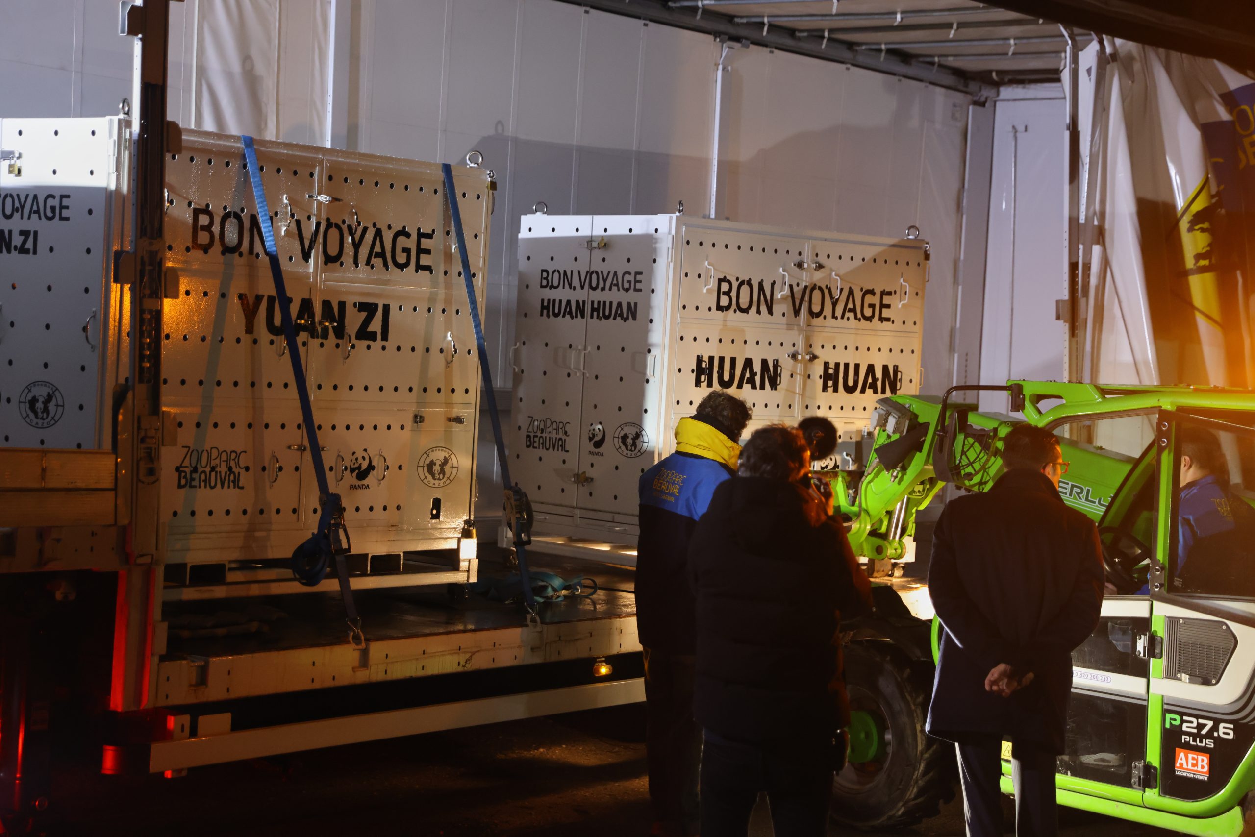 France says ‘bon voyage’ to 2 giant pandas as they head back to China