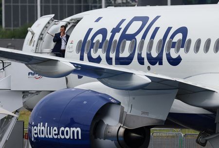 JetBlue ground workers seek union vote, IAM says