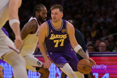 NBA roundup: Lakers win 5th straight, clinch West Group B
