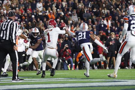 Top 25 roundup: No. 10 Alabama survives, will play for SEC title