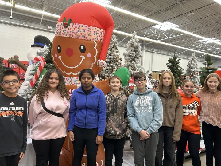 Some of our Macomb Middle school student council members participated in the Project Santa volunteer program today. The…
