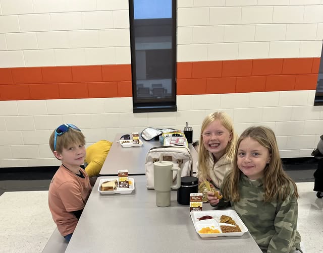 Lunch is best with friends. #MAC185 #edisonbombers