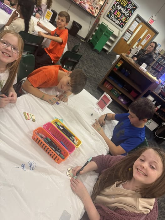 Makerspace Friyay!! Mr. Franklin’s class loved making cards and ornaments. #MAC185 #3rdgrade #library