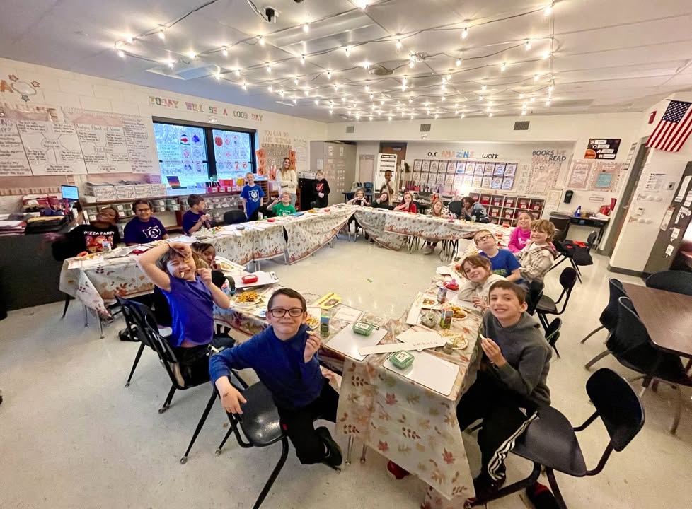 Mrs. Faxon’s class had a blast celebrating Friendsgiving today, smiles, snacks, and so much joy all around! #MAC185 #edi…