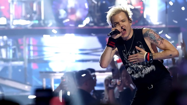 Deryck Whibley recorded album of acoustic Sum 41 songs